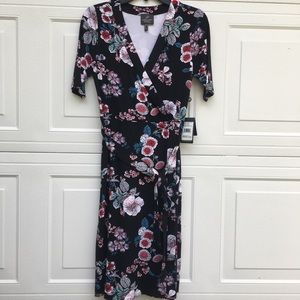 NWT ADRIANNA PAPELL  FAUX WRAP DRESS SIZE 0